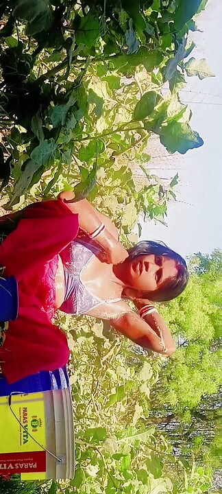 After the first night, Soma Bhabhi outdoor bathing in the morning, somausha