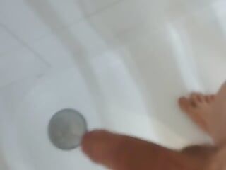 Mă masturbez la duș