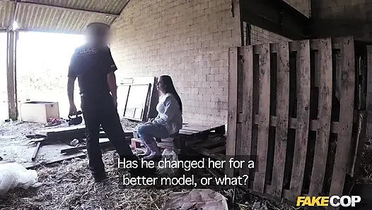 Fake cop - mürekkepli çiftlik kızı biraz büyük yarağa ihtiyaç duyuyor