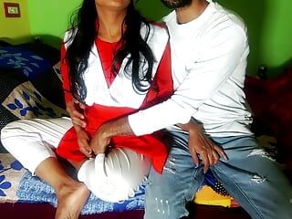 La studentessa fa sesso hardcore a pecorina con il fidanzato in casa - il miglior audio hindi
