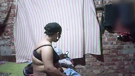 Ibu tiriku yang cantik pergi ke kantor, lalu ibu tiri ingin menyetubuhinya. Video lengkap bahasa india lagi viral.