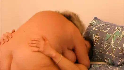 Bokong BBW Dewasa Direnggangkan Lebar oleh Kont Tebal