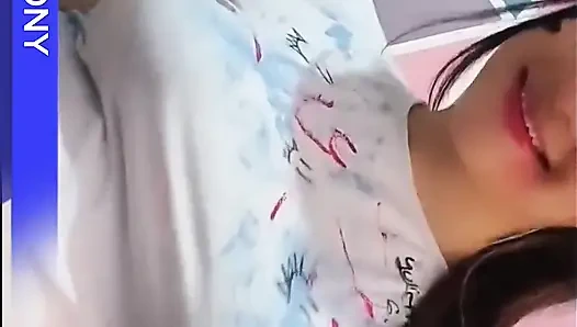 İç çamaşırlarını deneyen model yakalandı