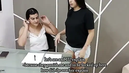 Pasangan lesbian yang lagi sange saling jilat dan ngentot memek satu sama lain