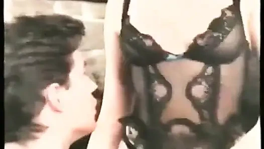 Electric Blue 43: большой вопрос с бюстом