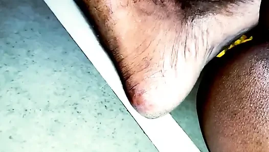 İri göğüslü Hintli kız seks yapıyor