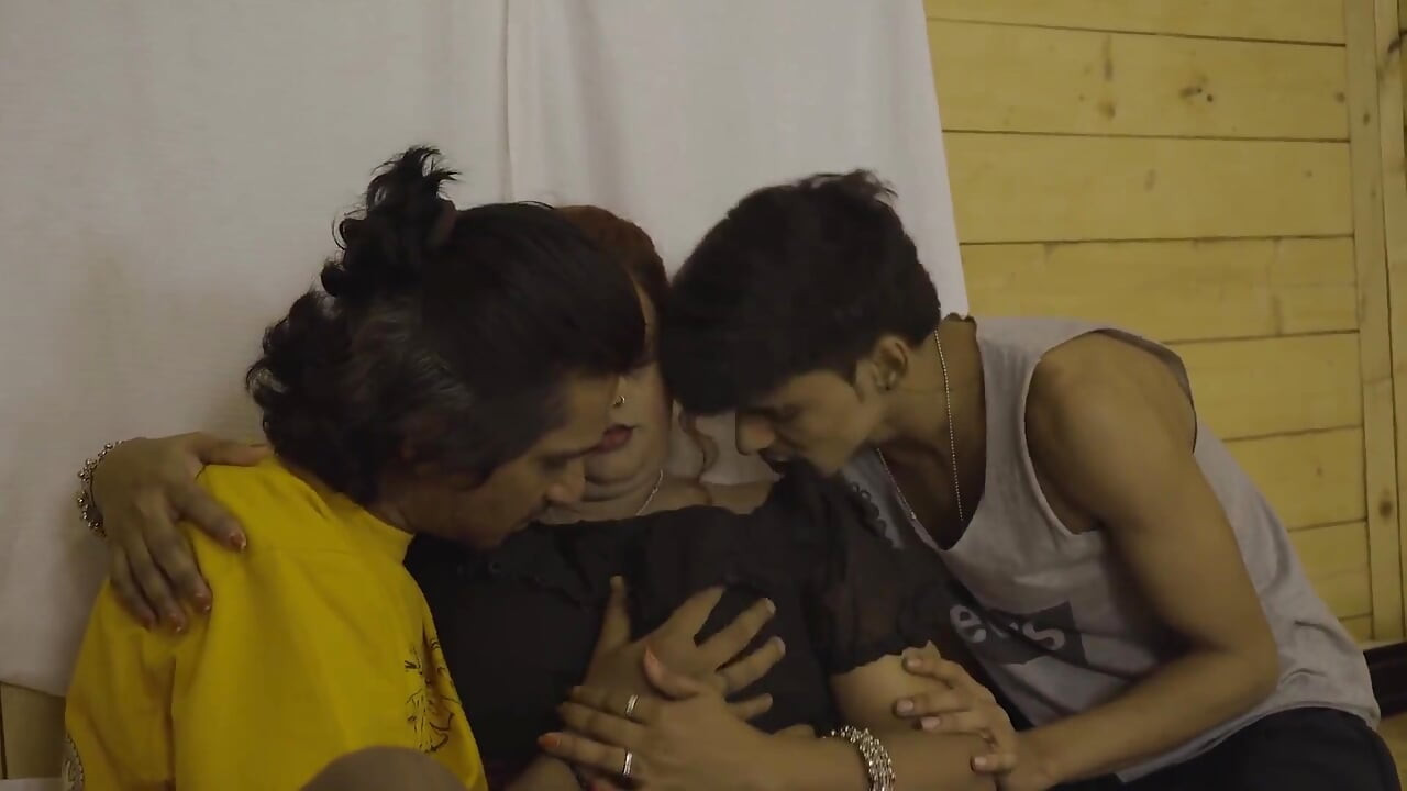 Two Freinds Fucked Their Sexy Hot Best Freind in Their Hostel Room, Hardcore Threesome