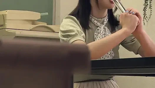 Aku ingin mencicipi lidahmu