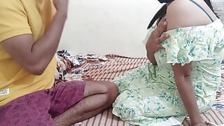 فتاة عاهرة جميلة مارس الجنس هزلي في غرفة النزل ، فتاة النزل الفيروسية الهندية الجنس MMS