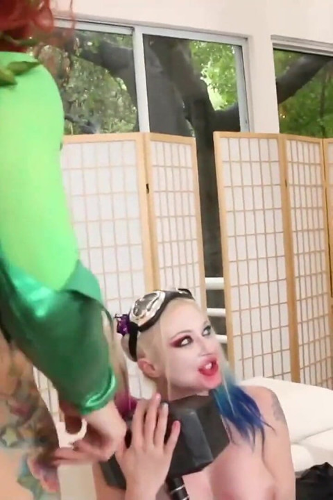 Harley quinn and poison ivy fuck each other as bane watches!