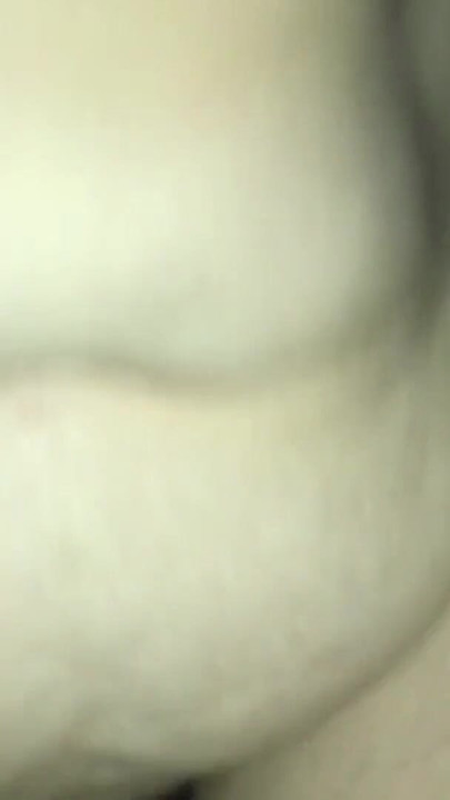 Emotivni trenutak iz porno videa "spori kurac povrijedio zrelu ženu"
