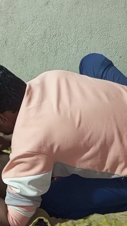 Hermosa shemale y gay universitario follando duro en la casa más antigua | Clip 1