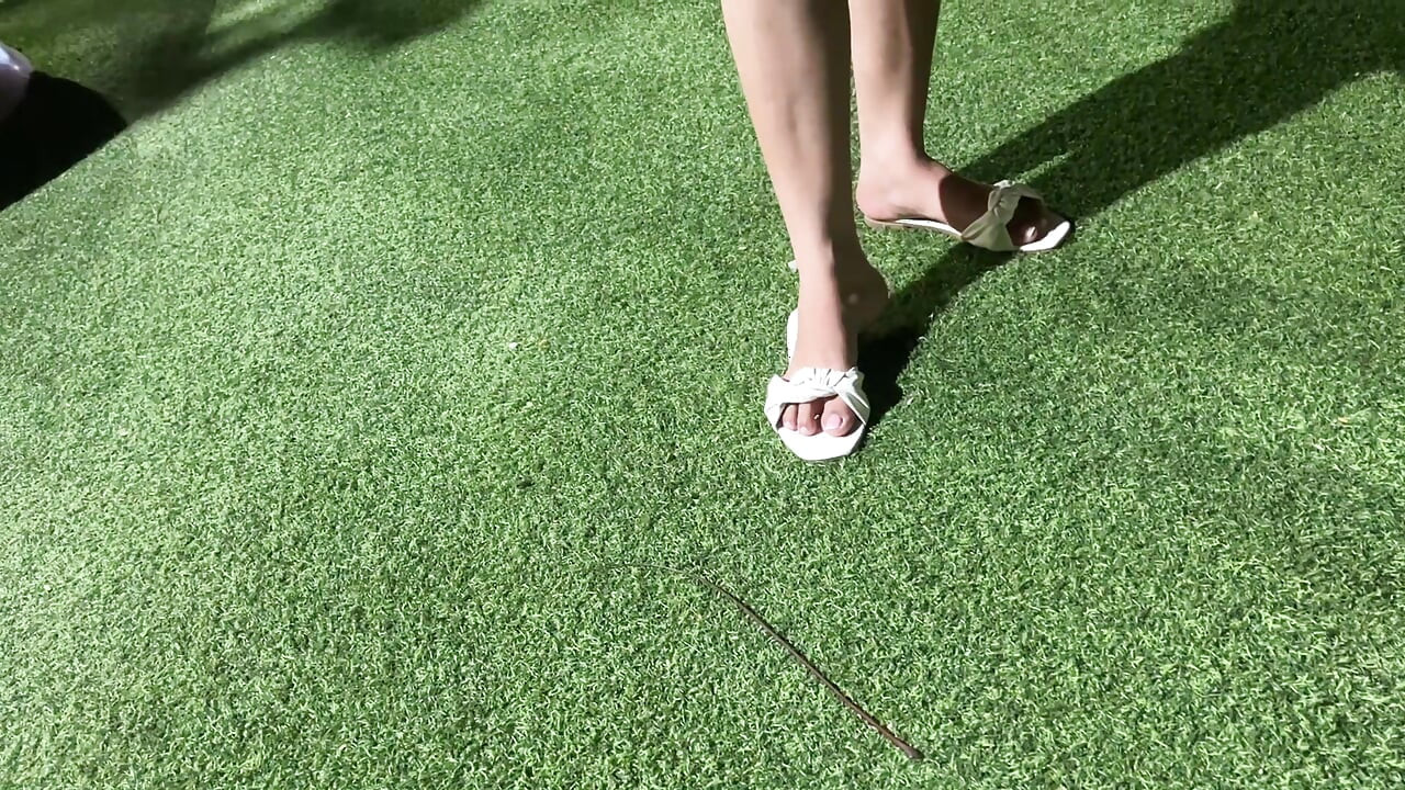 My shy girlfriend likes to fuck in a public square and doesn't mind being seen