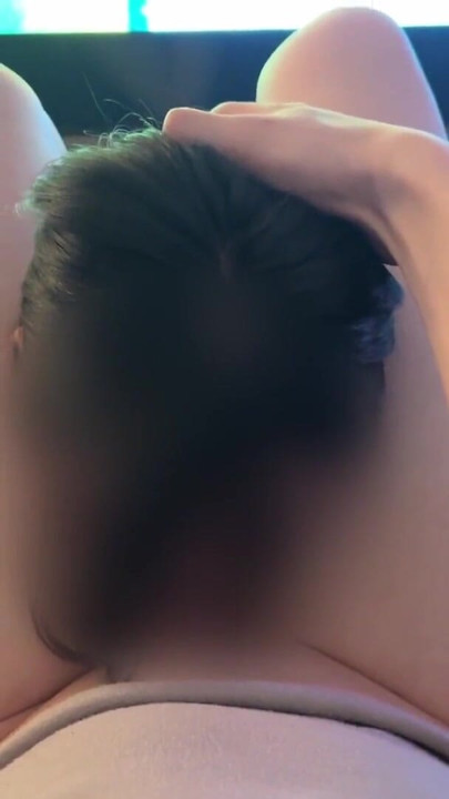 [Amateur] A sex-relief pet that serves you while watching a movie | Clip 1