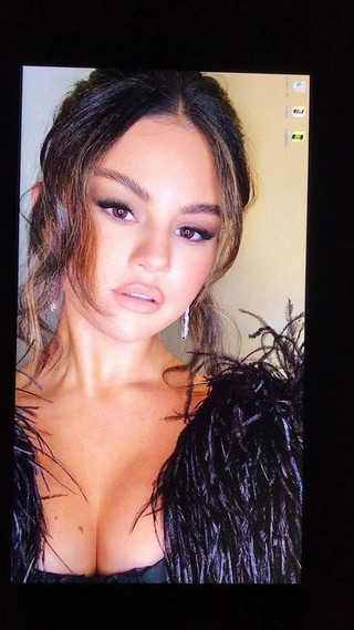 Selena gomez lớn cumtribute