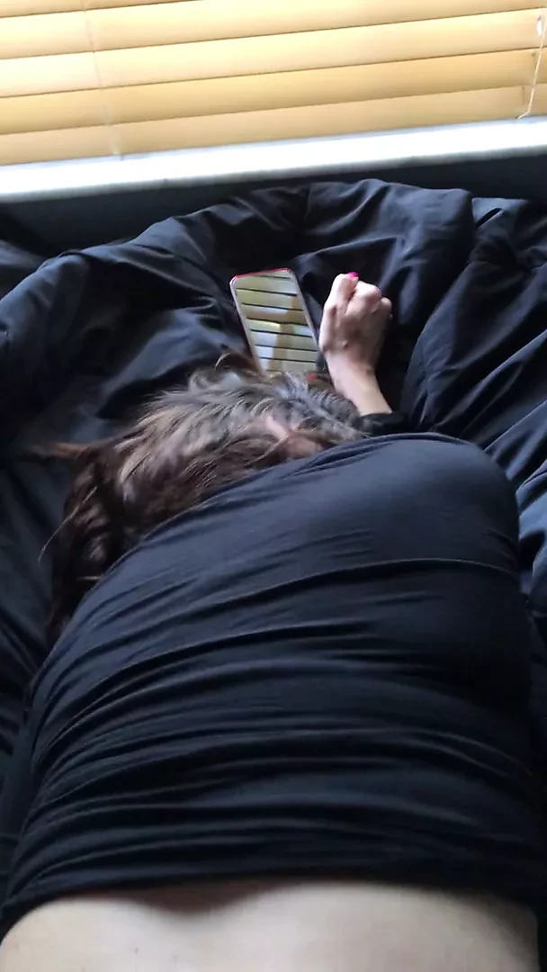 Latina cumming while on the phone