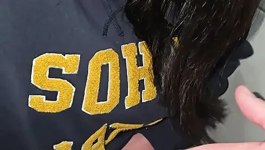 Gerçek orta yaşlı seksi kadın bar tuvaletlerinde müstehcen ön sevişme yapıyor