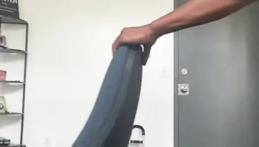 Sert yarağımı dövüyorum