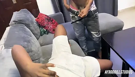 Üvey kız kardeşim amını sikip amının içine boşalmam için beni baştan çıkardı
