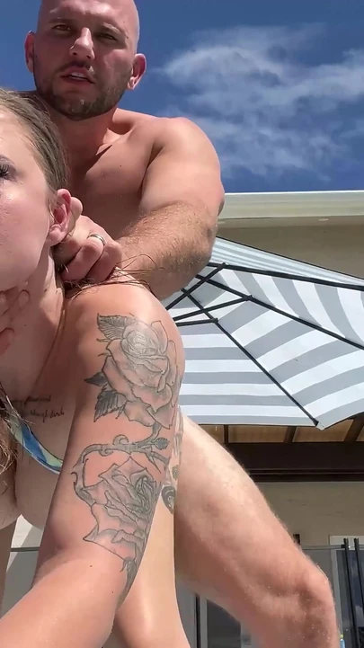 PAWG Richh Des Gets Fucked by Big Dick Jmac Outside by the Pool