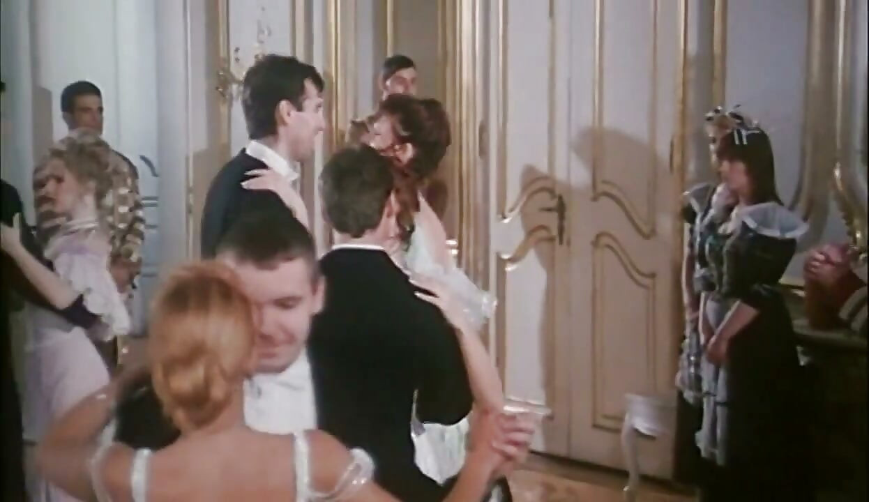 Hairy vintage pussy licking anal penetrated in the Budapest castle
