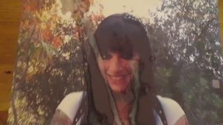 Emily (грудастая металлическая крошка) в любительском видео