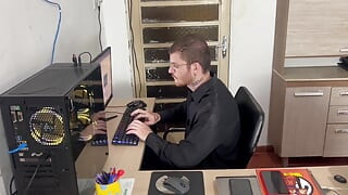 Naughty Secretary Sucked off Company Boss to Promote Herself