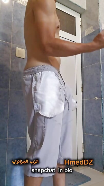 Cântă The Algerian Cock And My Body