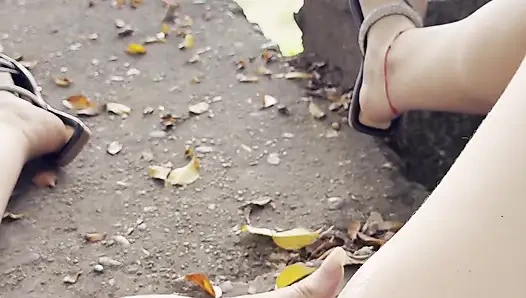 Kolombiyalı Kız Yolda Kamusal Yerde Mastürbasyon Yapıyor