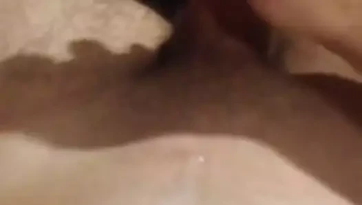 Genç çocuk evde masturbasyon yapıyor