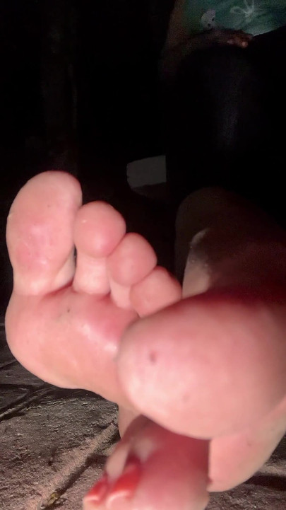 Sensual Satisfaction with Barefoot Dirty