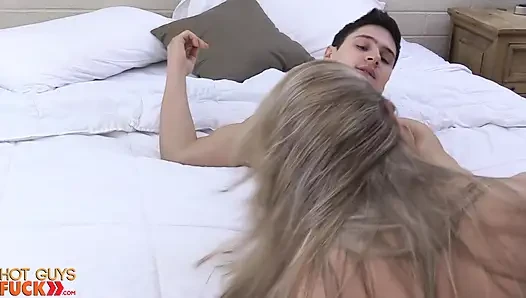 Lost Virginity! Wow 18yo Fucks Hot MILF