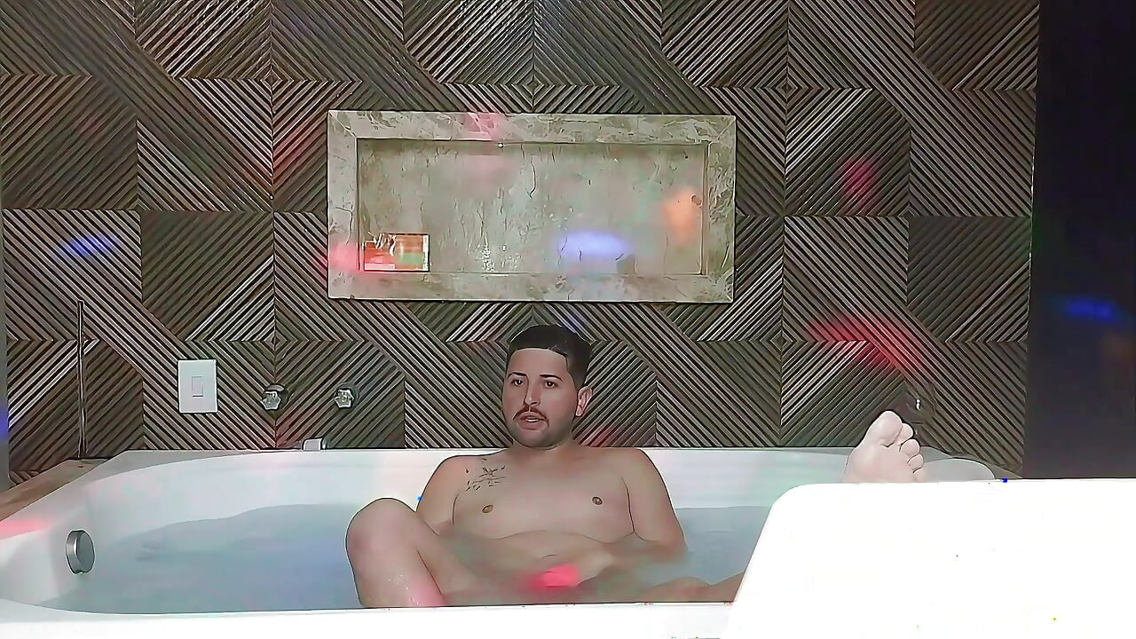 我和我的朋友们在展览中为他们举办了一场派对.