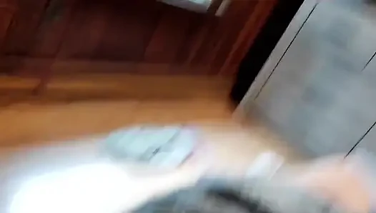 Волосатую домохозяйку застукали трахающей ее мужа в секс-видео интимного личного знаменитости