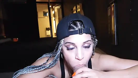 Kargo için ödeme yapmak zorunda kalmak için postacıyla sikişeceğim