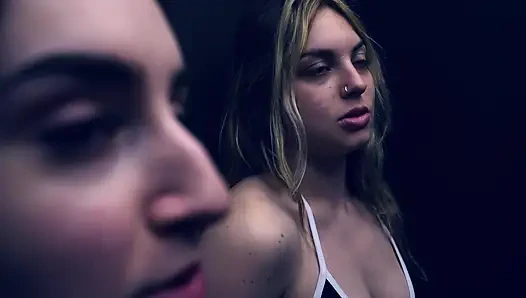 Bu komşularla birlikte yaşar mıydın? Bize bir dörtlü teklif ettiler ve memnuniyetle kabul ettik