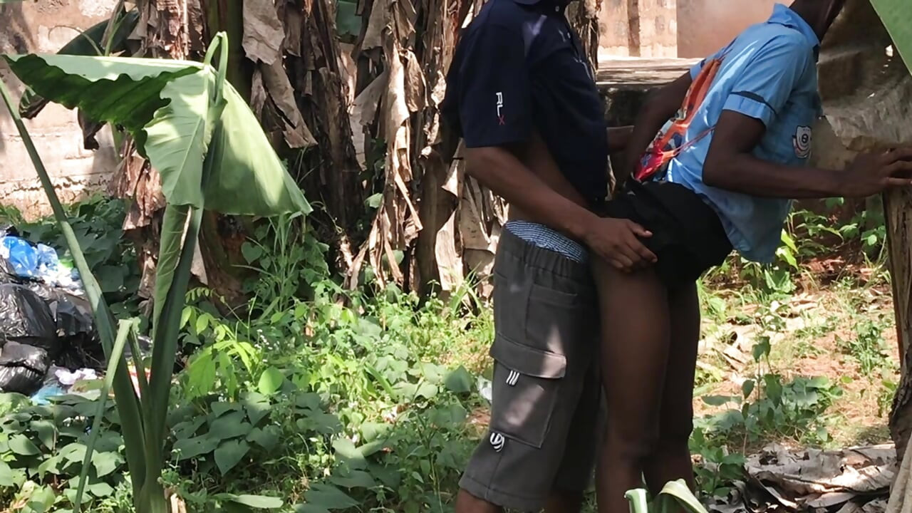 Voy tarde a la clase, follame en lugar de enviarme a casa