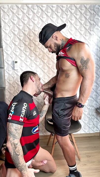 Flamengo Fans Get Dirty: Hung Top Breeds Me Bareback