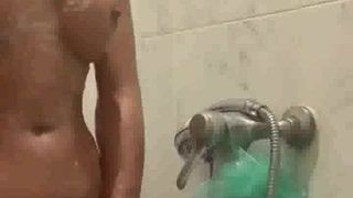 Strzelanie pod prysznicem