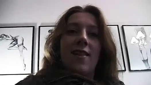 Vollbusige MILf erfreut ihre schmutzige fotze