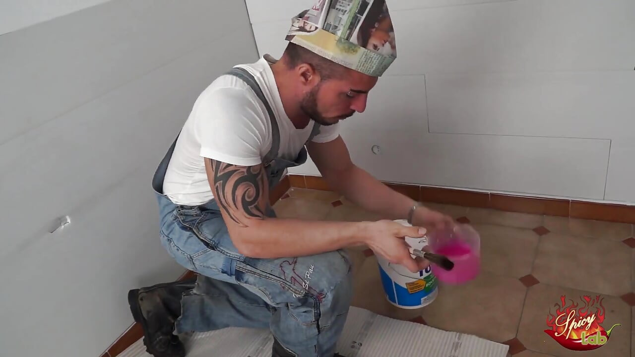 Spazzolando i corpi con sborrata