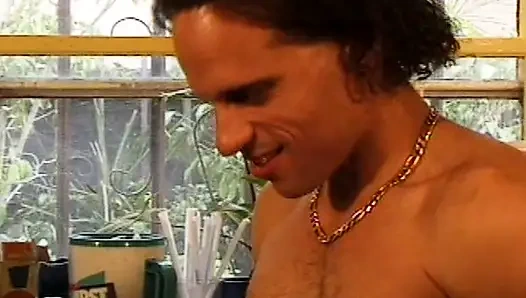 Memek dan pantat tante seksi rambut pirang dientot sama banyak cowok gagah