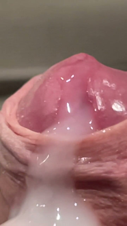 Close up cumming