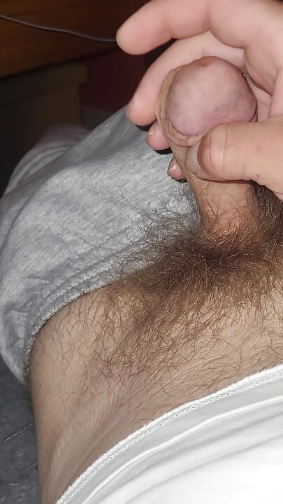 私の毛深いペニスで遊ぶ