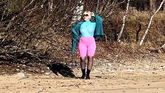 Sexy outfit für frühlingsspaziergang