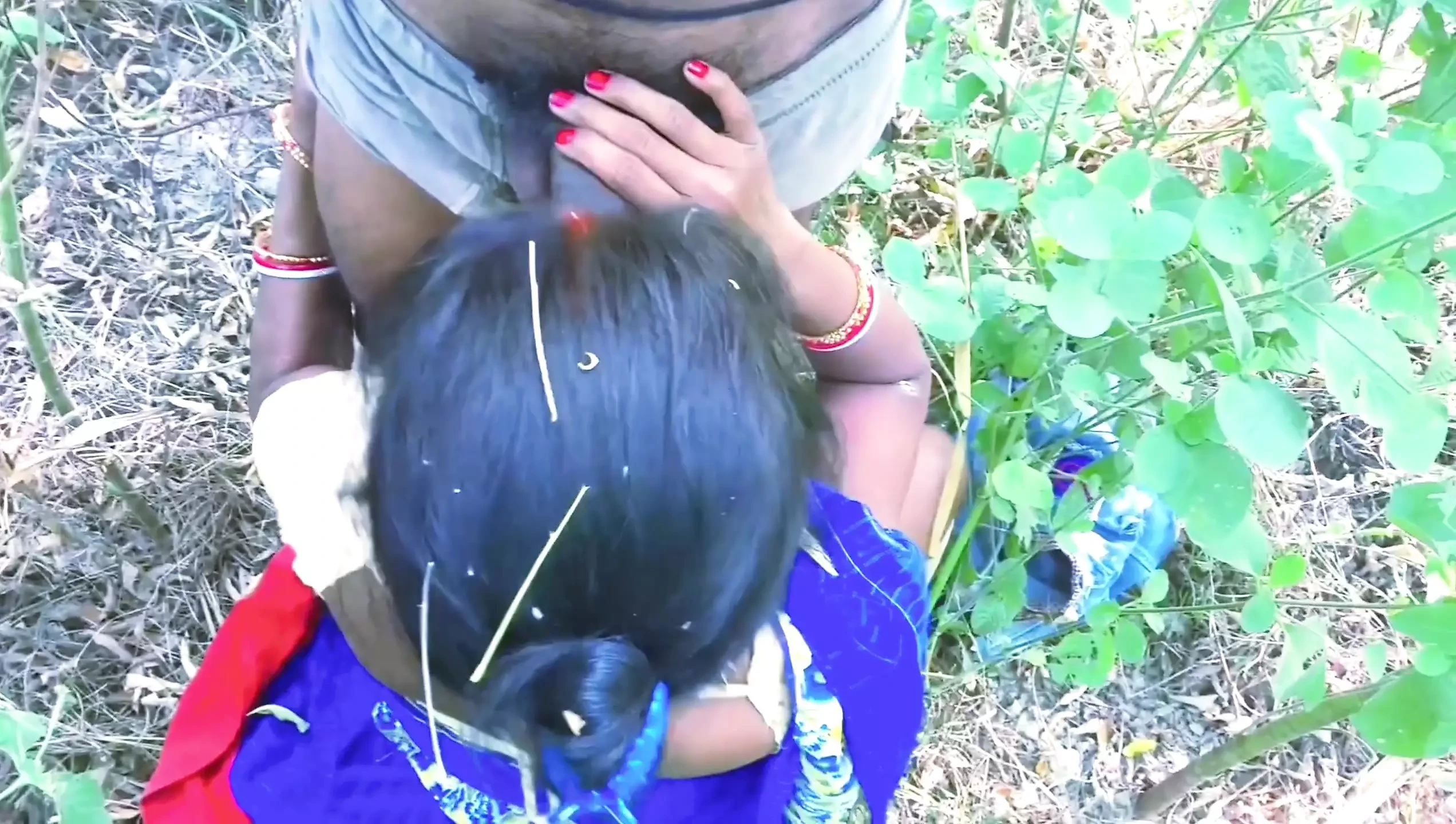 Jungal me Mangal karne gai Suman ko khet walo ne khet me pakar ke chod Diya Suman chikhti chilati Rahi fir bhi nahi chhora