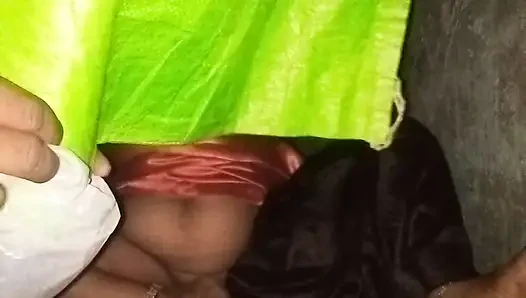 Bhabi ne baiya ke bal saf kiye fir chudai ki