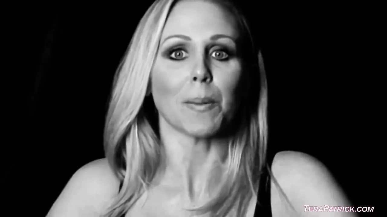Julia Ann đút BBC trong limo