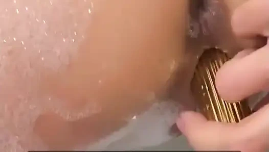 Monica Unco - banyoda solo yıldızı