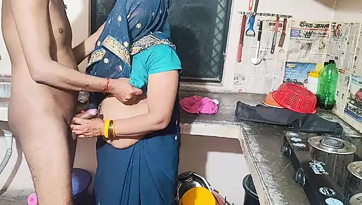 Schwiegervater wichst die muschi seiner schwiegertochter